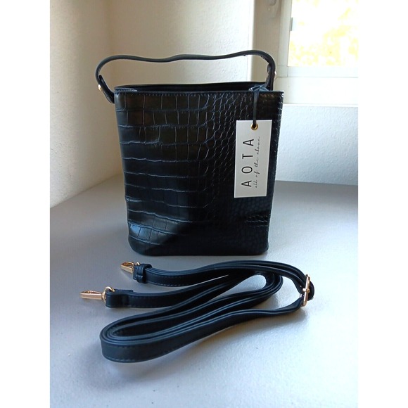 Rachel Zoe Handbags - AOT Crossbody Handbag Bucket Purse  NEW Black Alligator Vegan Capsule Minimalist